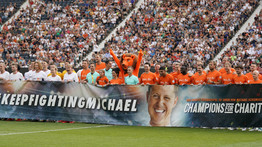 Jótékonysági focigálán üzentek Michael Schumachernek a sztársportolók – fotók