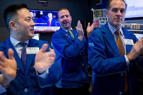 Last Day Of Trading For 2016 On The Floor Of The NYSE As U.S. Stocks Pare Yearly Gain