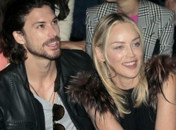 Wśród dojrzałych aktorek panuje moda na młodszych kochanków