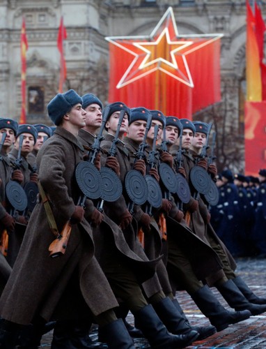 Historyczna parada w Moskwie. Rosjanie świętują 73. rocznicę bitwy o Moskwę