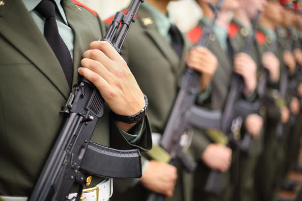 Rosjanie tracą dowódców. "Są zmuszeni rekrutować do armii oficerów rezerwy"