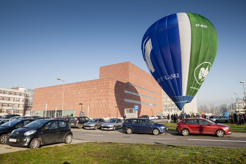 Katowice. Balon Uniwersytetu Śląskiego bada smog