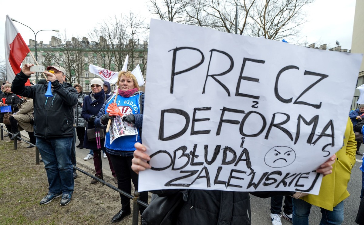 Protest rodziców i nauczycieli