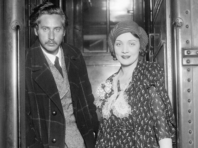 Marlena Dietrich i Josef Von Sternberg na dworcu w Berlinie – 24 kwietnia 1930