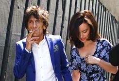 Co odstrasza, a co pociąga kobiety w starszych facetach?