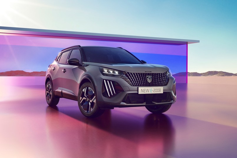 Peugeot 2008, podobnie jak Kia Niro, występuje również w wersji elektrycznej
