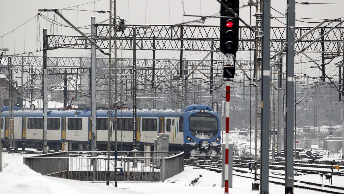 Opolski Zakład Przewozów Regionalnych (PR) od środy przejmie obsługę tras kolejowych Strzelce Opolskie - Gliwice, Kędzierzyn-Koźle - Gliwice i Kędzierzyn-Koźle - Racibórz - poinformowało biuro prasowe marszałka woj. śląskiego. Informację potwierdziły PR w Opolu.