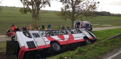 Wypadek autobusu pod Kętrzynem. Wielu rannych, wśród nich dzieci