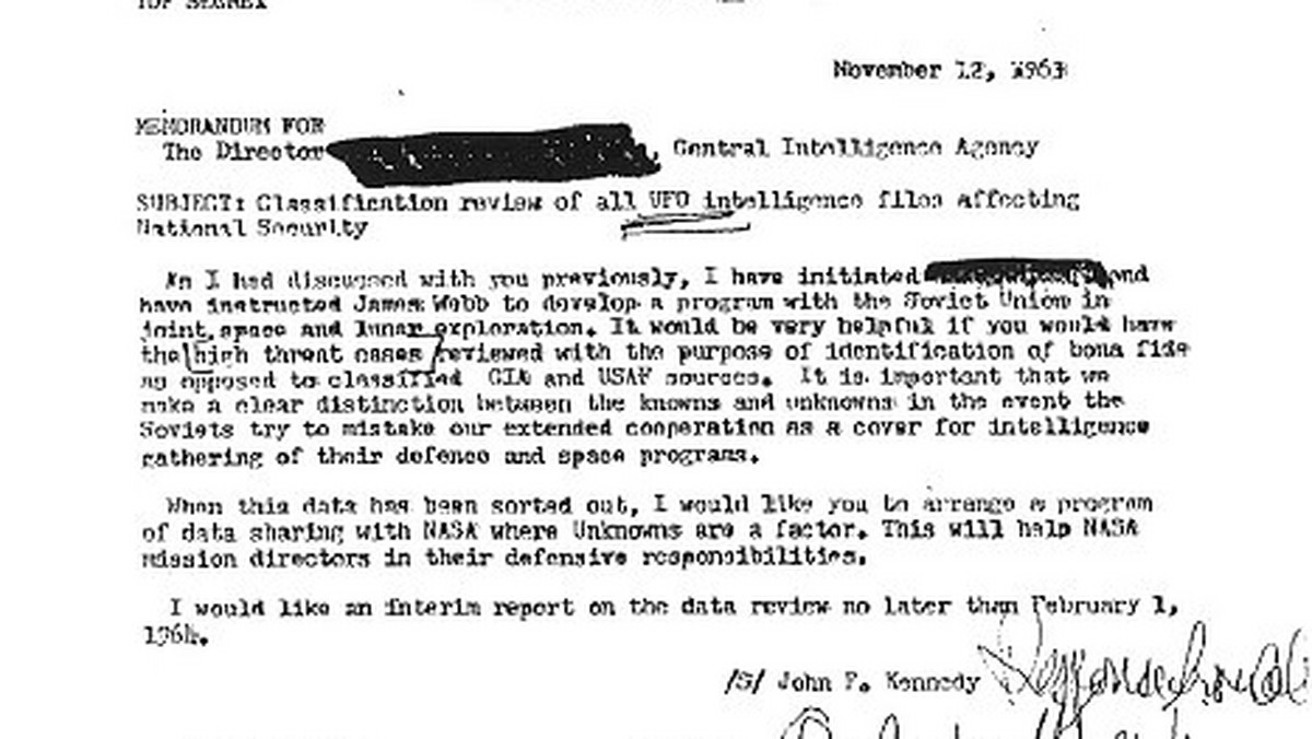 W USA ujawniono nowe informacje dotyczące Johna F. Kennedy'ego. Jak wynika z tajnych dokumentów prezydent, 10 dni przed śmiercią domagał się od CIA informacji na temat UFO - informuje dailymail.co.uk.