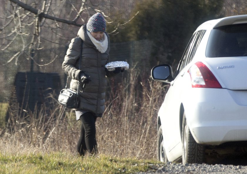 Anna Guzik w ciepłej stylizacji. Gdy się przyjrzymy, widać już spory brzuszek!