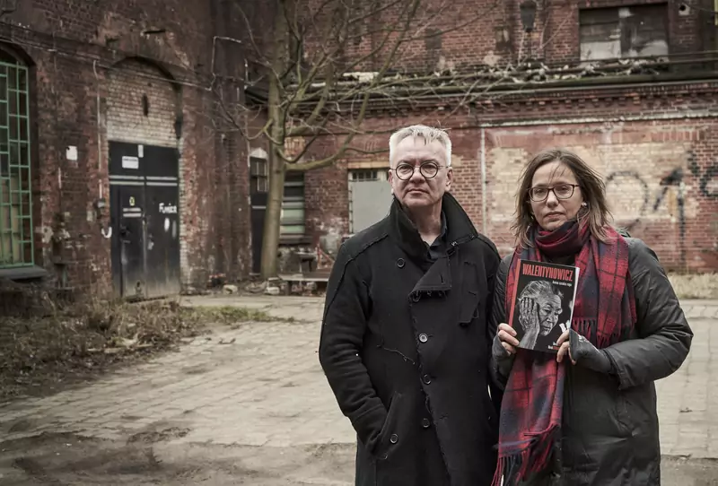 Dorota Karaś, Marek Sterlingow, autorzy książki &quot;Walentynowicz. Anna szuka raju&quot; /  Fot. Dominik Kulaszewicz