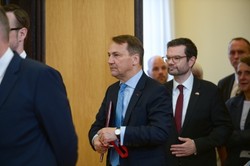Olaf Scholz poniżył Polaków? Sikorski o reparacjach