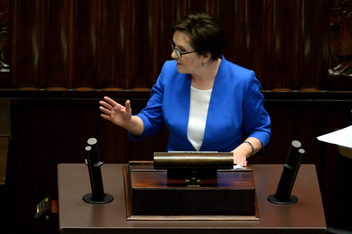 Posłanka PO Ewa Kopacz przemawia w Sejmie.