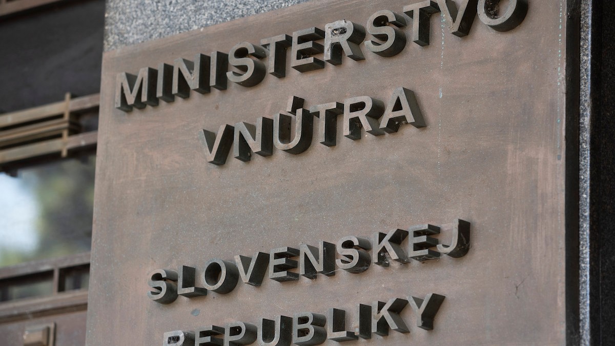 Nápis na budove, v ktorej sídli Ministerstvo vnútra SR