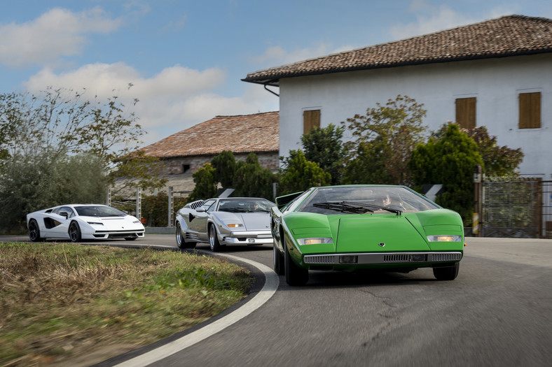 Lamborghini Countach LPI 800-4 rusza w drogę