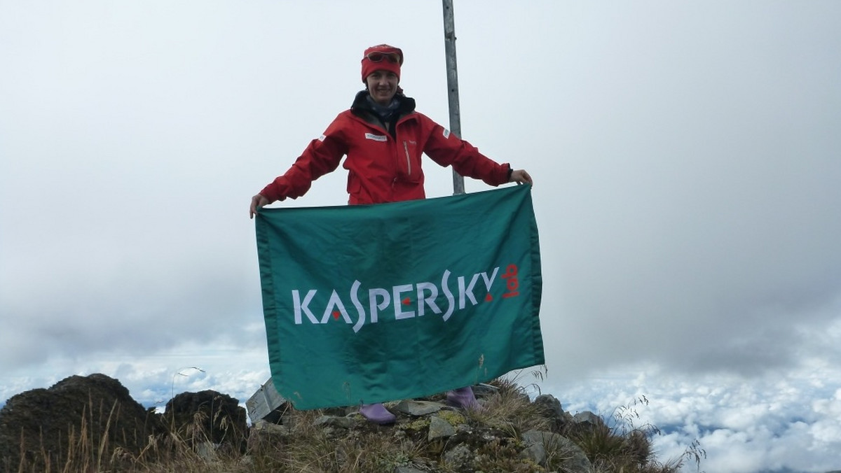 Alpinistka Olga Rumjancewa zdobyła Mount Giluwe, najwyższy wulkan w Australii i Oceanii. To kolejny krok do sukcesu projektu "Kaspersky 7 Volcanoes Expedition", dzięki któremu Rumjancewa chce zostać pierwszą kobietą, która w ciągu jednego roku samotnie zdobędzie siedem najwyższych wulkanów na wszystkich siedmiu kontynentach.