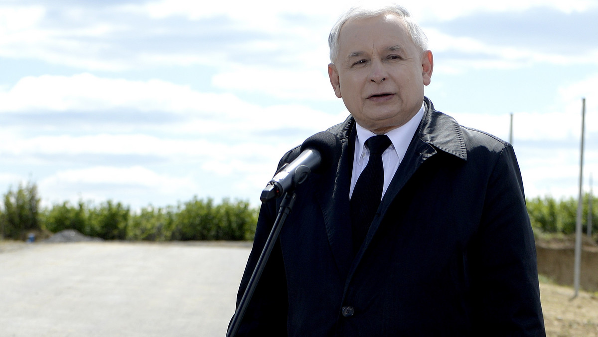 Prezes PiS Jarosław Kaczyński uważa, że podniesienie wieku emerytalnego narusza prawa nabyte osób pracujących w momencie wejścia w życie nowelizacji ustawy emerytalnej, a w przypadku kobiet jest sprzeczne z zasadami humanitaryzmu.