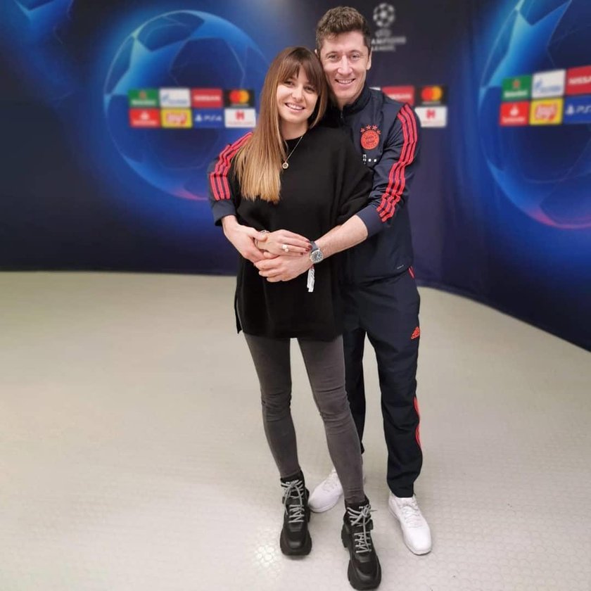 Anna i Robert Lewandowscy z córką