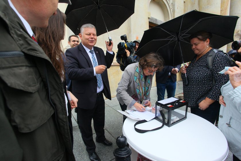 Zbiórka na pomniki smoleńskie