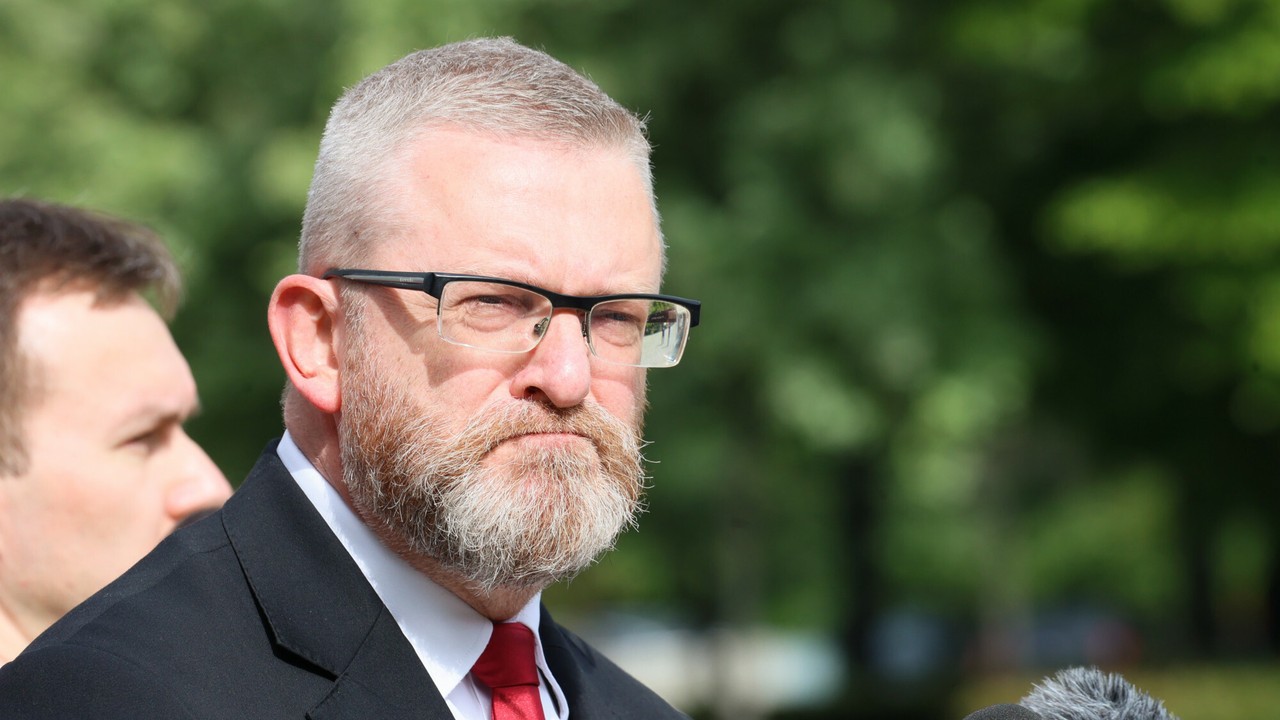 Jak Grzegorz Braun testuje polską demokrację