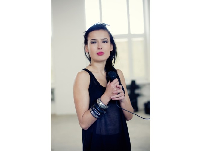 Gdy rock Ci w duszy gra, postaw na elektryzujące dodatki - stylizacja z wykorzystaniem akcesoriów marki Delamo