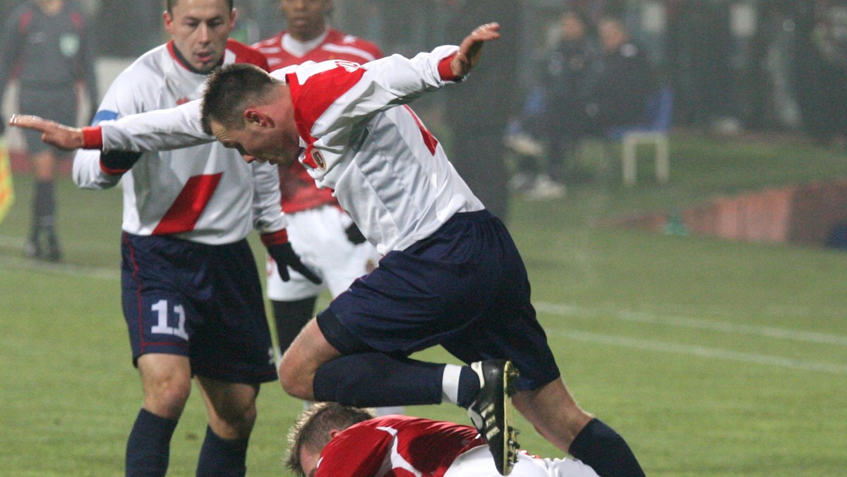 W meczu inaugurującym 22. kolejkę spotkań polskiej ekstraklasy Piast Gliwice pokonał Górnika Zabrze 1:0 (1:0). Bezcennego dla gliwiczan gola zdobył Mariusz Muszalik w 35. minucie spotkania.