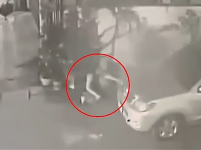 Nakon što je ostavila bebu, vratila se na slavlje kao da se ništa nije desilo