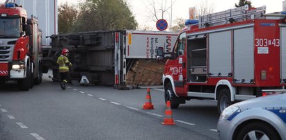 Wywrócona ciężarówka w Łodzi. Korki w całym mieście