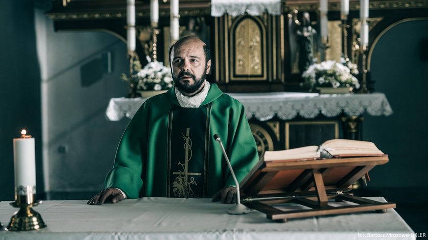 Kolega Jakubika był molestowany przez księdza. Aktor zadedykował mu swoją rolę w "Klerze"