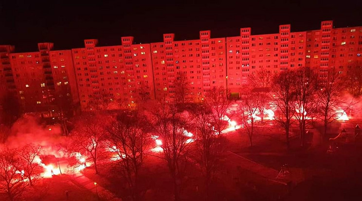 DVTK-szurkolók mondtak köszönetet az egészségügyben dolgozóknak péntek este.