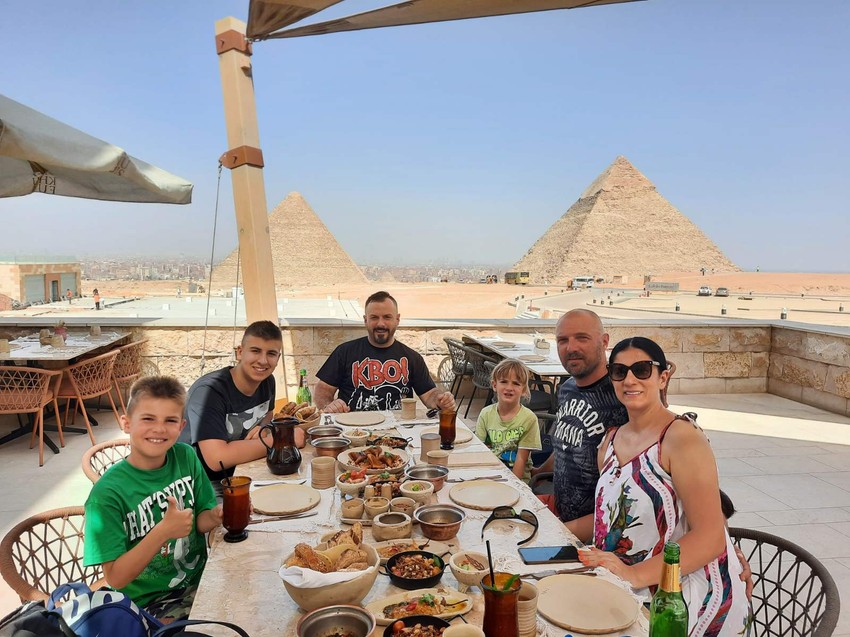 Restoran s pogledam na piramide - neprocenjivo!