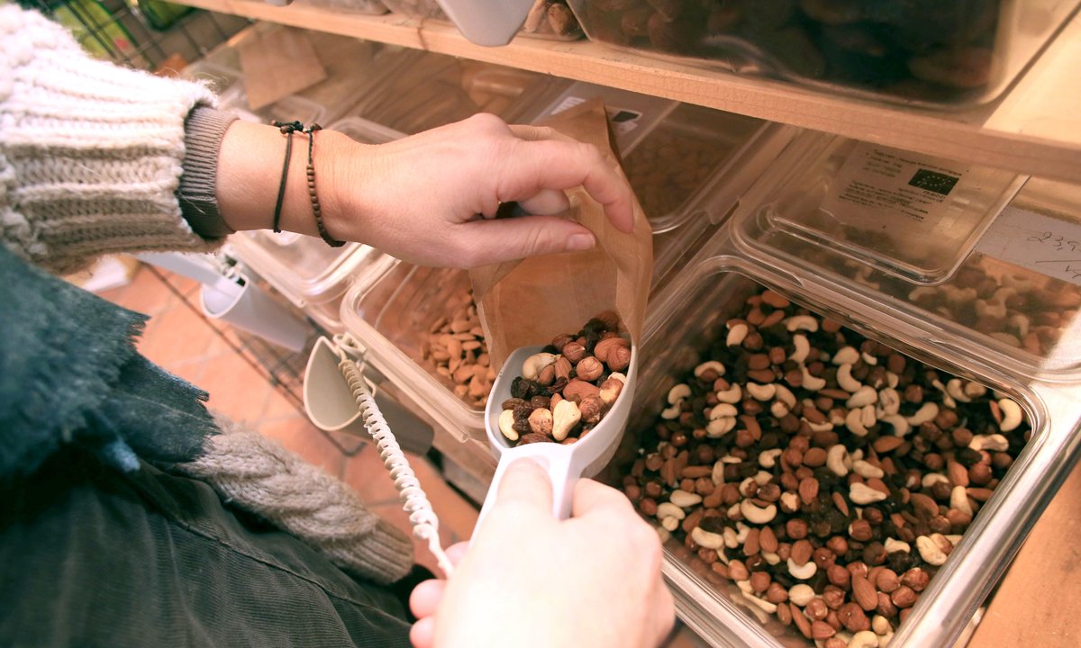 Nie kupuj orzechów na wagę. Ekspert ostrzega przed zagrożeniem