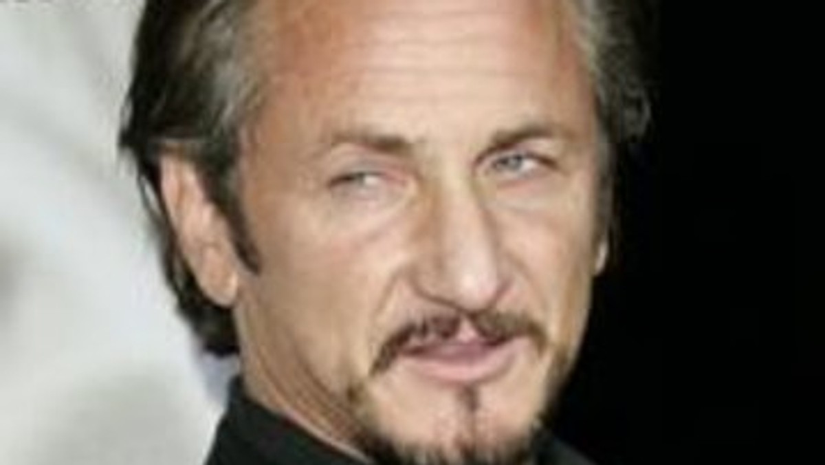 Najpierw spacerowali, trzymając się za ręce, a później Sean Penn okrył Scarlett Johansson swoją marynarką. Aktorzy przyłapani na kolacji w Waszyngtonie potwierdzili tym samym, że ich romans przeradza się powoli w prawdziwy związek.

Zdjęcia: Ons