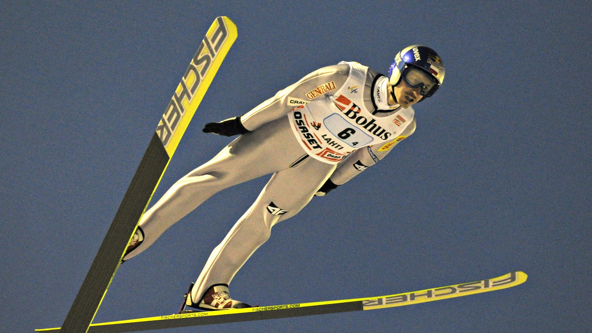 Niemiec Severin Freund oddał najlepszy skok podczas serii próbnej przed niedzielnym konkursem Pucharu Świata w skokach narciarskich w fińskim Lahti. W ścisłej czołówce uplasował się Adam Małysz.