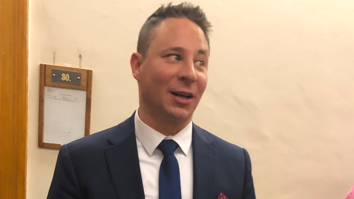 Schadl György kifakadt a tárgyalásán: „A bírónő minden mondatomba beleszól, nem hagyja végigmondani”