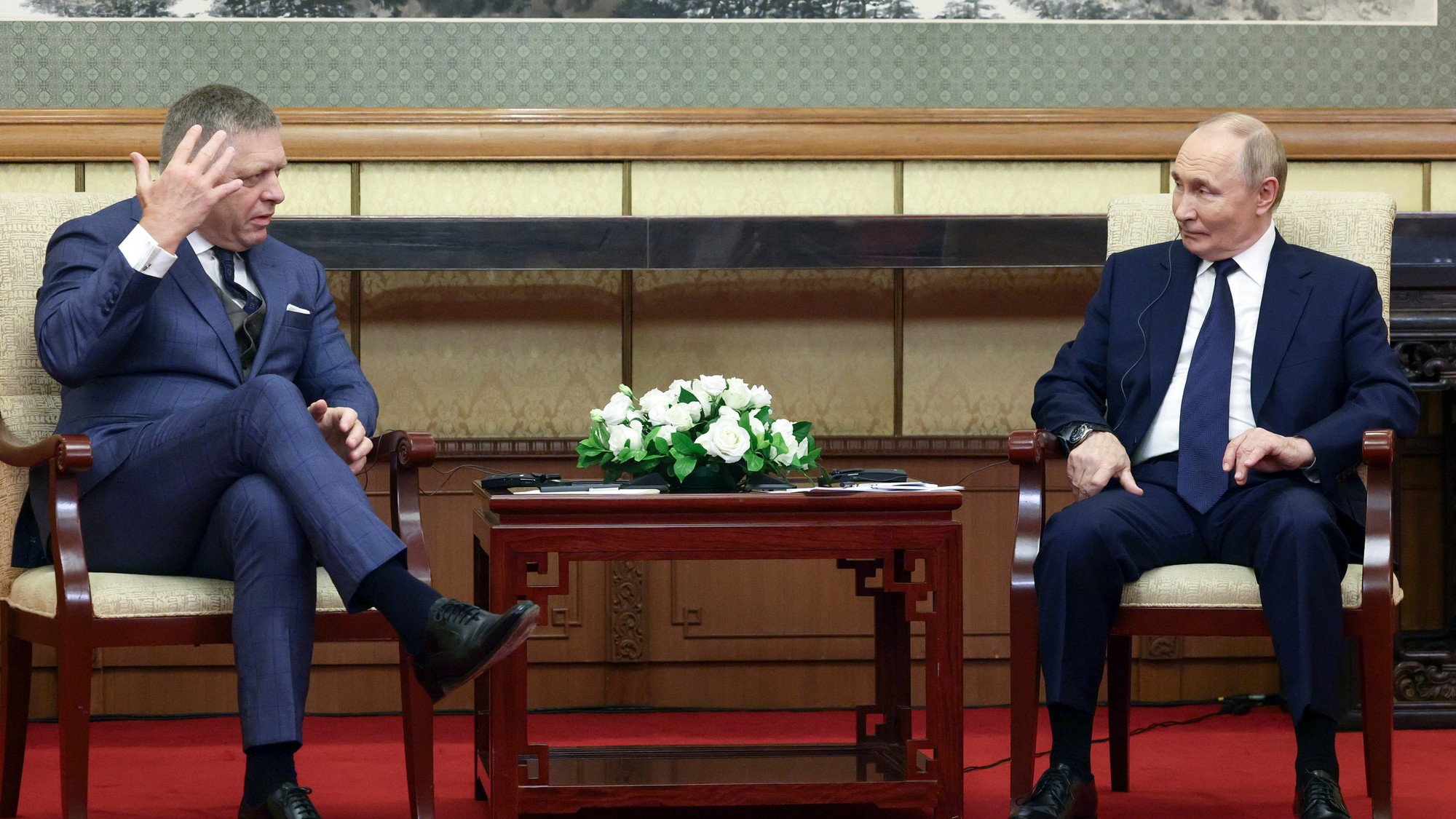 Slovenský premiér Robert Fico na stretnutí s ruským prezidentom Vladimirom Putinom v Pekingu.