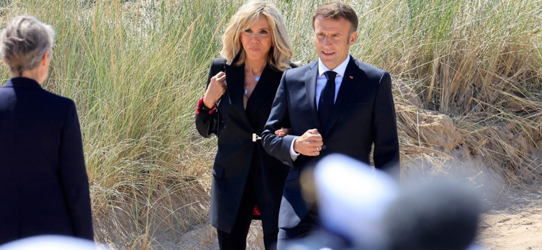 Potworny upał i czerń w ciężkiej wersji? Brigitte Macron zaryzykowała niekomfortową stylizację [FOTO]