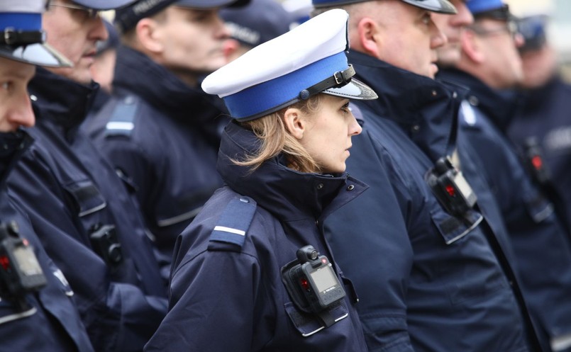 W garnizonie stołecznym w kamery zostaną wyposażeni policjanci z Komendy Rejonowej Policji Warszawa I oraz z Wydziału Ruchu Drogowego