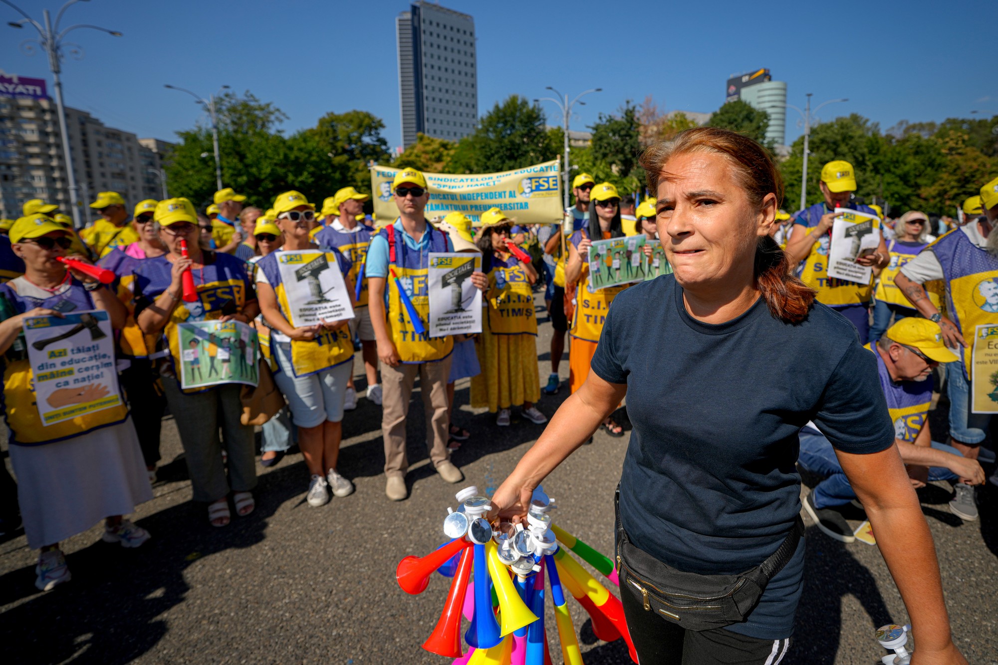 Tisíce rumunských učiteľov a študentov protestovali proti reštrukturalizácii škôl.