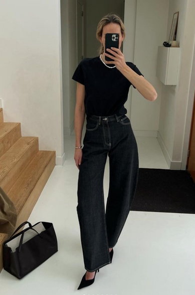 Kobieta w slouchy jeans, Stylizacja low lux fot. Instagram @anoukyve