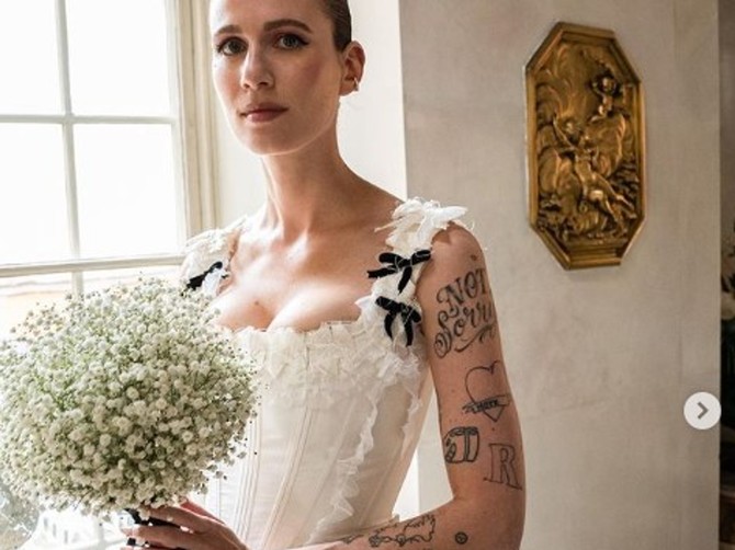 Skandinavska urednica Voga u baletankama na dan venčanja