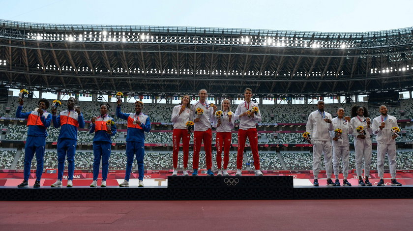 Polska sztafeta mieszana 4x400 m w składzie: Karol Zalewski, Natalia Kaczmarek, Justyna Święty-Ersetic i Kajetan Duszyński wywalczyła złoty medal podczas igrzysk olimpijskich w Tokio! 