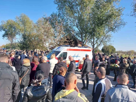 Sahrana devojčica i deke koji su stradali na Železničkoj stanici Novi Sad