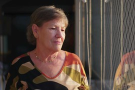 "Čuvam unučiće NEZAHVALNOJ SNAJI, a ona mi BRANI DA JEDEM sa njima u MOJOJ KUĆI. Sin me je ZA SRCE UJEO, moraću da im POKAŽEM VRATA": Svekrva očajna zbog razdora u porodici