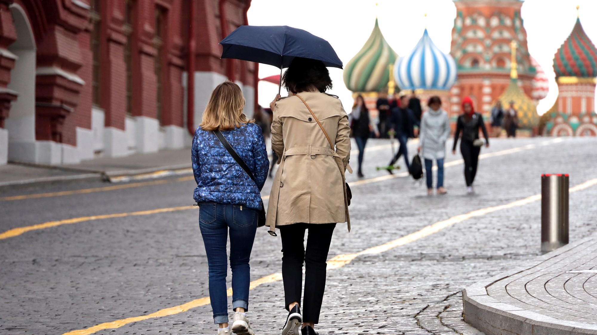 В чем ходят в москве сейчас по погоде женщины