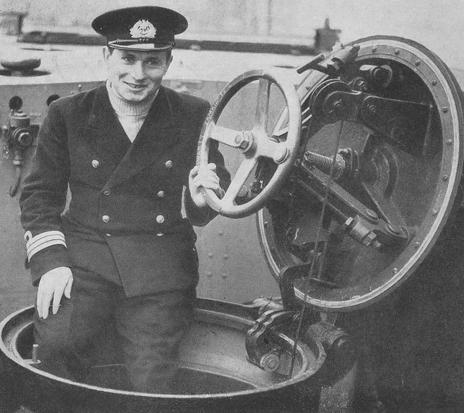 Kapitan marynarki Jan Grudziński – pod jego dowództwem ORP Orzeł uciekł z internowania, przedarł się do Wielkiej Brytanii
