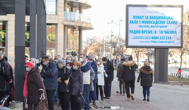 Novi Sad999 red guzva za vakcinaciju kovid 19 virus korona foto Nenad Mihajlovic