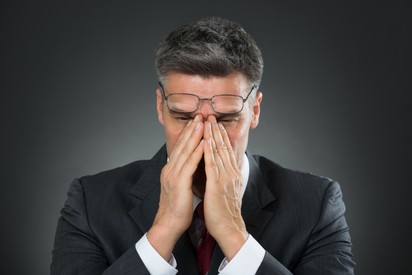 Éjjel-nappal cikáznak a fejében a gondolatok? Alvászavart, látásromlást is okozhat a sok stressz
