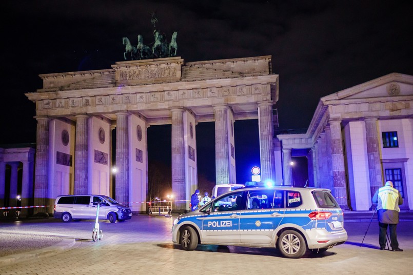 Mercedes uderzył w Bramę Brandenburską, miał polskie tablice rejestracyjne