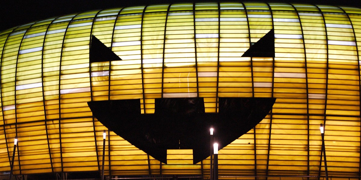 STADION PGE ARENA ZAMIENIL SIE W NAJWIEKSZA NA SWIECIE HaLLOWEENOWA DYNIE